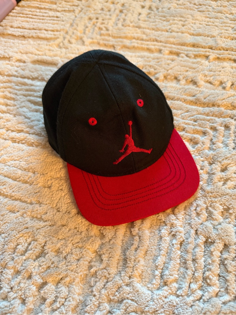 Jordan Kids Black and Red Jumpman Baseball Hat